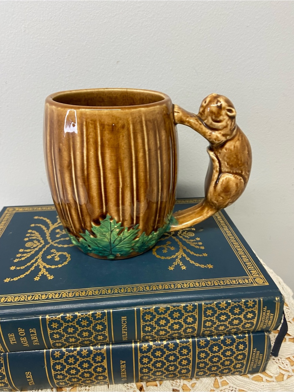 Vintage Ceramic Beaver Handle Mug Hand Painted Leaves 1950's Shafford Japan - Picture 3 of 8